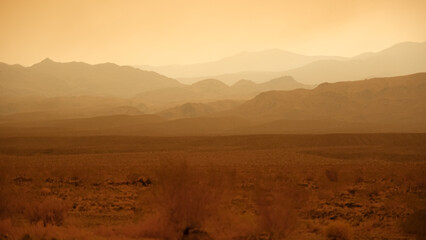 Fototapeta na wymiar Hazy desert horizon