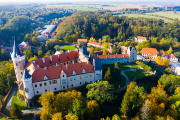 View from drone of autumn forest landscape overlooking ancient Zleby castle (Zamek Zleby), Central Bohemian Region, Czech Republic - obrazy, fototapety, plakaty
