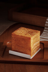 LAYERS BREAD VANILLA SAUCE