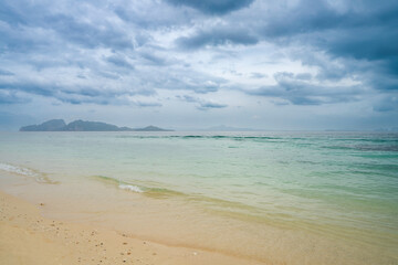 Obraz premium Koh Kradan island located in Andaman Sea on the west coast of Thailand, Koh Kradan Thailand The World’s Most Beautiful Beach.