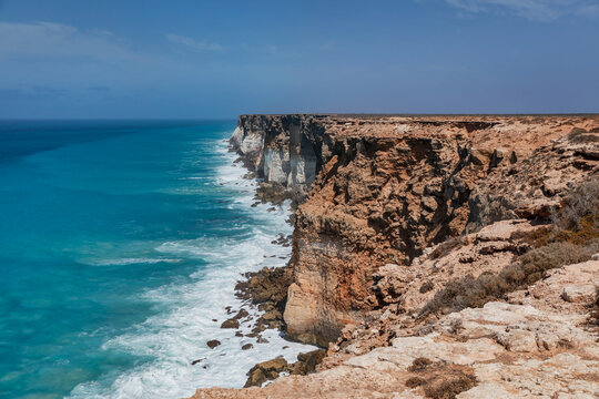 The colorful limestone Bunda Cliffs - the longest continuous cliffs in the southern hemisphere (210km) - Nullarbor, South Australia