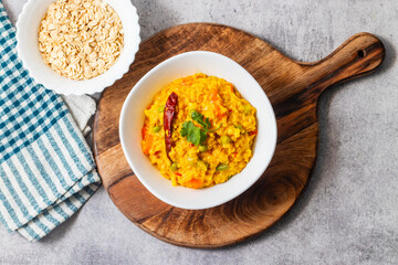 Wholesome Indian Oats Khichdi: A Nutrient-Packed Delight for Balanced Wellness.