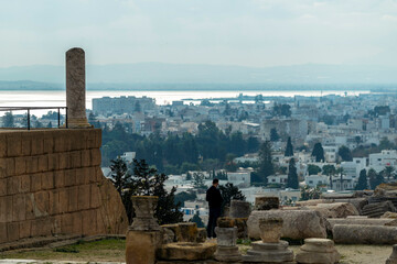 Vue sur la baie de Tunis depuis le site archéologique de Carthage