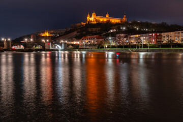 Fototapeta premium Festung Marienberg Würzburg bei Nacht