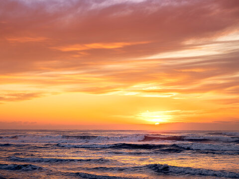 専用出品 海の夕景の画像 夕日に染まる海」の写真素材 | 4,010件の無料イラスト画像 | Adobe Stock