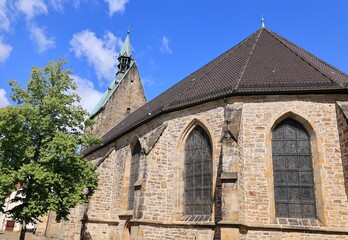 Fototapeta premium Blick auf die St. Martini Kirche in der Altstadt von Stadthagen in Niedersachsen 