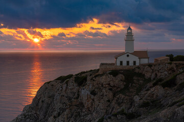 Fototapeta na wymiar Sonnenaufgang am Leuchtturm von Capdepera bei Cala Rajada, Mallorca