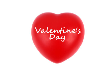 Concept Saint-Valentin avec un cœur et un texte écrit dessus en gros plan sur fond blanc