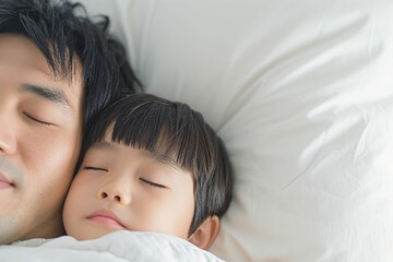 ベッドで寝ている日本人親子のポートレート（睡眠・うたたね・寝る・お父さん・息子）