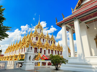 Picture of the golden metal castle at Wat Ratchanadda.