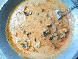 Chicken curry dish cooked using a large skillet