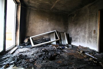 Burnt and destroyed room with bright daylight coming from balcony door - 712236132