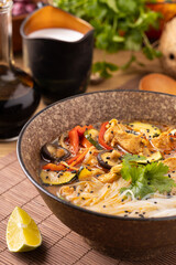 Thai soup with chicken, peppers and mushrooms. With the addition of coconut milk. Served in a classic Asian bowl.