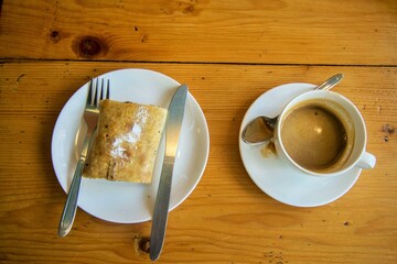 Coffee with pastry, Delight Cafe, Naggar, Kullu, Himachal Pradesh, India, Asia