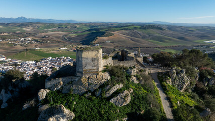 Fototapeta na wymiar vista aérea del castillo de Fatetar en el municipio de Espera, Andalucía