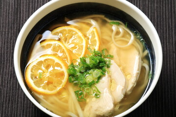 かぼすと鶏肉のうどん