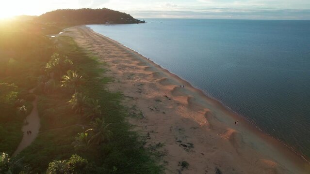 Guyane, la plage de Montjoly au coucher du soleil