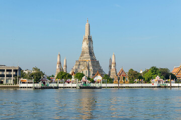 Fototapeta premium Wat Arun Ratchawararam is a Buddhist temple famous in Bangkok Yai district of Bangkok, Thailand.