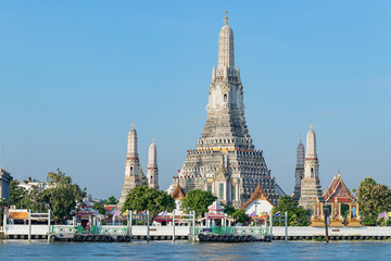 Naklejka premium Wat Arun Ratchawararam is a Buddhist temple famous in Bangkok Yai district of Bangkok, Thailand.
