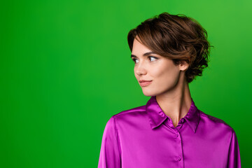Fototapeta premium Photo of gorgeous lovely lady dressed purple trendy clothes looking empty space special offer news isolated on green color background