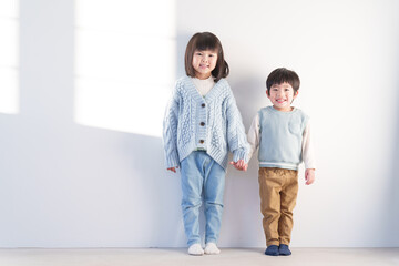Fototapeta premium 笑顔の子供（兄弟・家族・ファミリー）