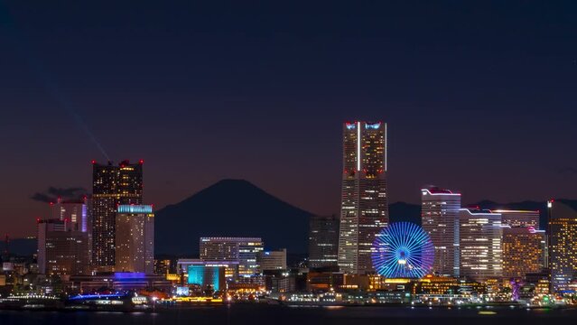 富士山と横浜みなとみらいの夜景　Dec.2023