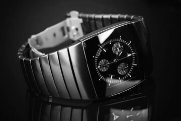 Chronograph wrist watch made of high-tech ceramics