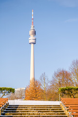 Obraz premium tv tower in autumn park in winter