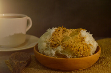 Glutinous rice powder on a wooden plate.