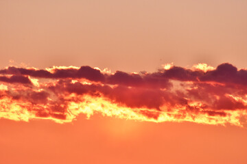 Nuvole infuocate al tramonto