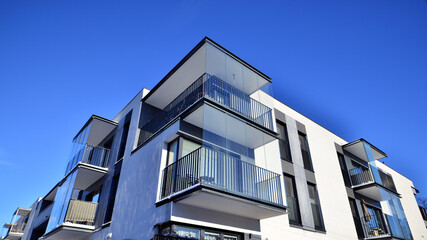 Obraz premium Modern apartment building in sunny day. Exterior, residential house facade. Residential area with modern, new and stylish living block of flats. 