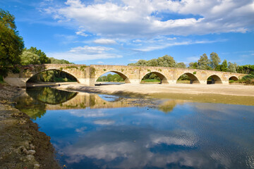 Fototapeta na wymiar Siccita' a Ponte Buriano, Arezzo, Toscana