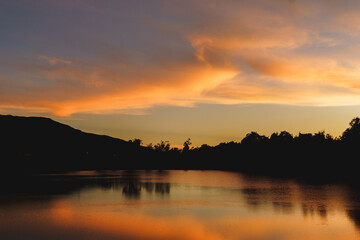 atardecer en el lago