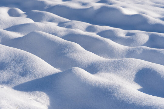 Schneebedeckter Acker