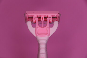 pink women's razors with five blades on a pink background