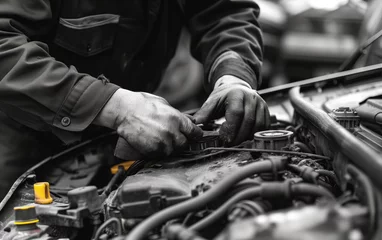 Fotobehang meccanico che lavora al motore di un'auto © Sean Maxhell