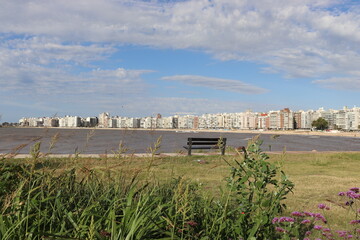 Rambla de Pocitos em Montevidéu no Uruguai