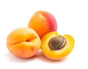 Aprikosen isoliert auf weißen Hintergrund, Freisteller