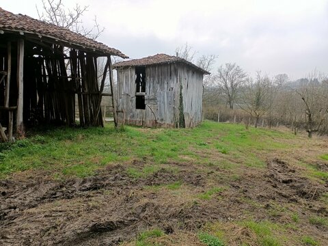 eski terk edilmiş bina 