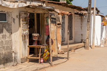 Afryka, Gambia, dom, ulica , dzielnica , mieszkanie, stoisko, handel,  - obrazy, fototapety, plakaty