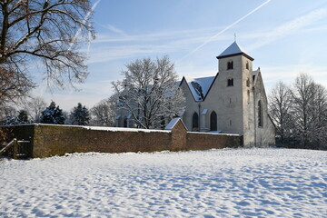 Die St. Nikolaus Kirche im Winterlichen Schnee