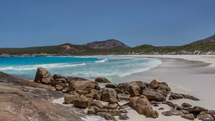 Foto auf Acrylglas Cape Le Grand National Park, Westaustralien Hellfire Bay with turquoise water, white sand and rocks in the foreground - Cape Le Grand National Park, Esperance, Western Australia