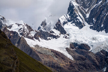Fototapeta premium Trekking in the Cordillera Huayhuash in the Peruvian Andes Mountains