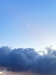 clouds in ski with moon 