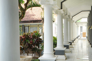 corridor way with white pillar column