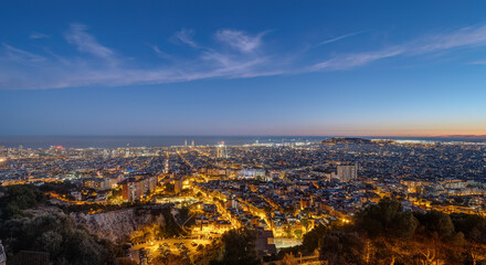 Obraz premium The skyline of Barcelona in Spain at twilight