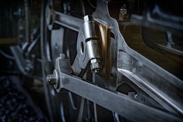 黒い金属のパーツで出来ている丈夫そうな蒸気機関