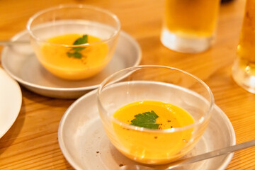 美味しそうなかぼちゃの冷製ポタージュスープ