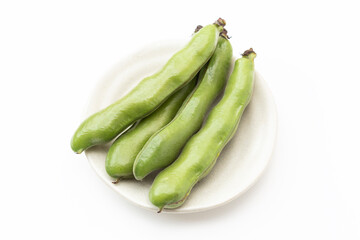 白背景に空豆