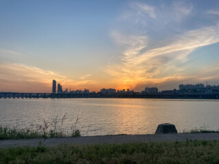 서울 한강공원의 노을